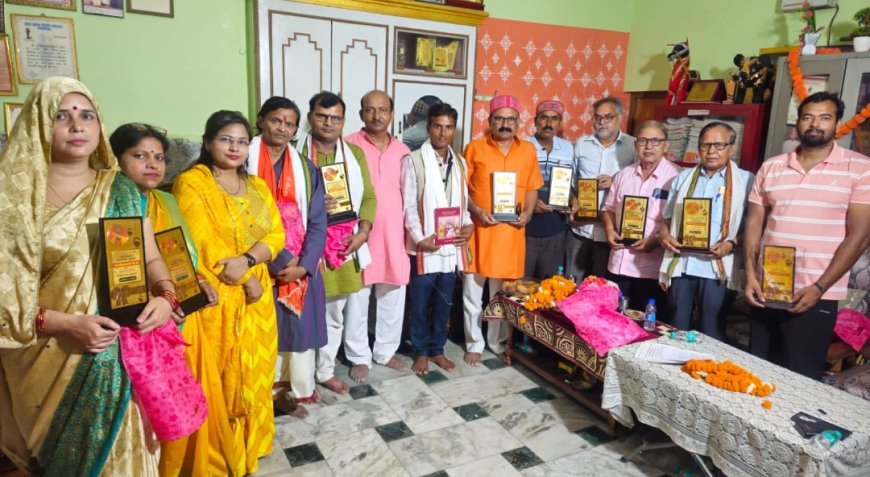 अयोध्या: वेद भाष्यकार स्मृतिशेष डॉ0 देवीसहाय पाण्डेय"दीप" की पुण्य-तिथि पर आयोजित हुई काव्य-गोष्ठी
