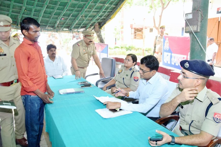 लखीमपुर खीरी  : थाना समाधान दिवस में डीएम-एसपी ने सुनीं जनसमस्याएं