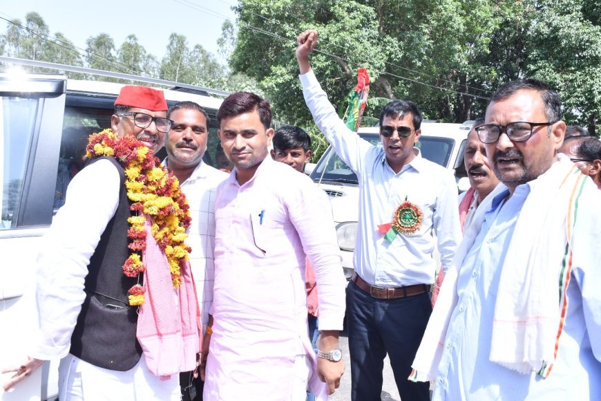 उन्नाव : समाजवादी पार्टी के नेता नारायण पाल के नेतृत्व में निकाला गया रोड शो l