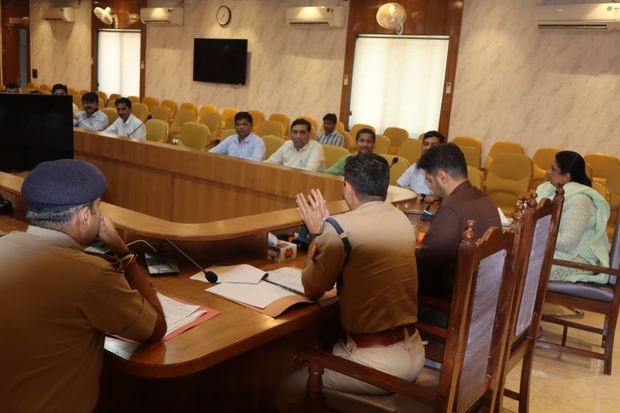 हरदोई: निपुण भारत  समीक्षा बैठक मे डीएम सख्त,  शिक्षा की गुणवत्ता व नामाकन बढाने के निर्देश