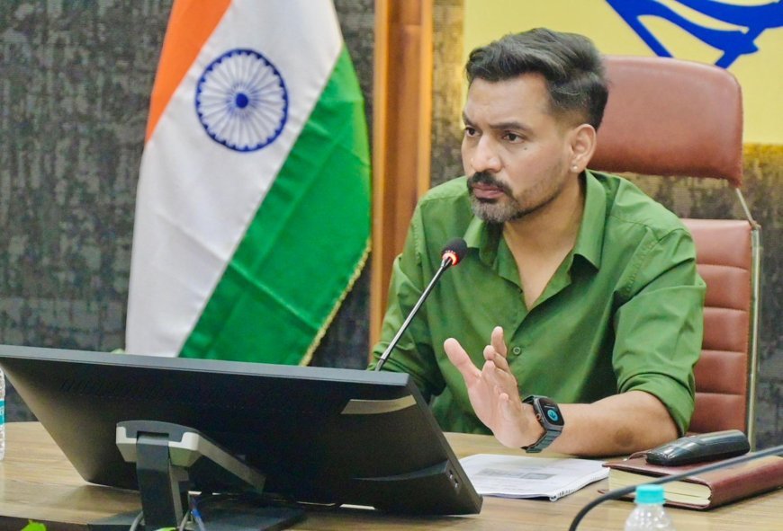 देहरादून : बैंकों की मनमानी पर डीएम सख्तः ‘जनता को परेशान किया तो होगी कार्रवाई, जिले का पैसा जिले के विकास में ही लगेगा’