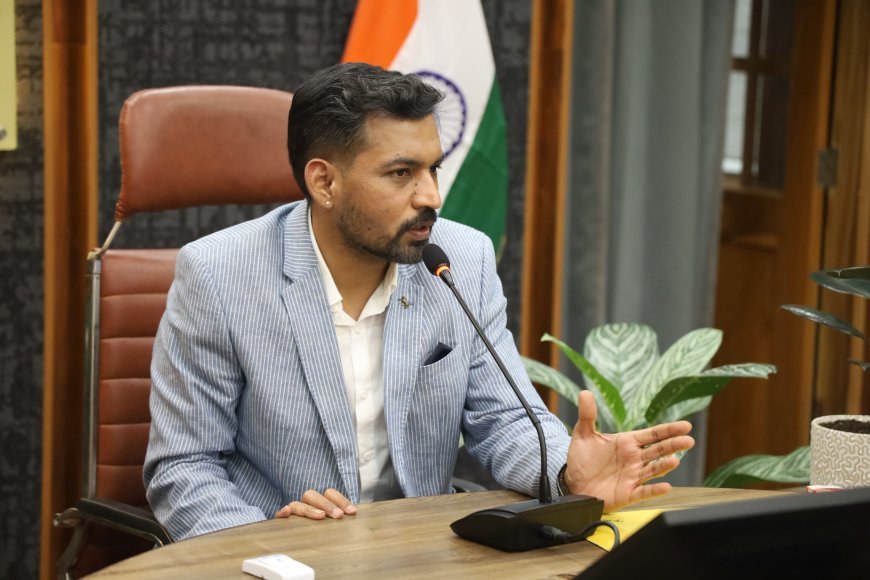 देहरादून : विशेष गहन मतदाता सूची पुनरीक्षण अभियान की डीएम डॉ. आशीष चौहान ने की समीक्षा, राजनीतिक दलों से मांगा सहयोग
