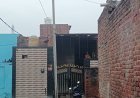 मथुरा : गोवर्धन की दलित बस्ती पर बिजली का खतरा