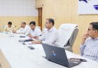 चमोली : लंबित शिकायतों की डीएम ने की समीक्षा ।