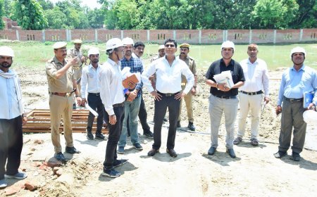 लखीमपुर खीरी : 22.83 करोड़ के मुख्यमंत्री मॉडल स्कूल निर्माण का डीएम अंजनी कुमार सिंह ने किया निरीक्षण