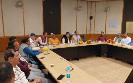 अल्मोड़ा : युवाओं के विकास और रोजगार सृजन पर सरकार की प्राथमिकता, कुंदन लटवाल ने की समीक्षा