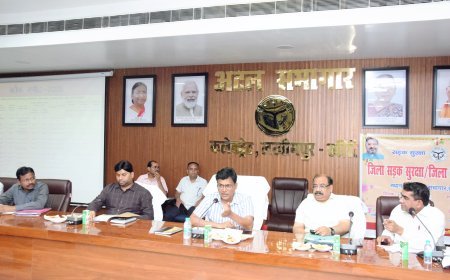 लखीमपुर खीरी : सड़क सुरक्षा पर डीएम सख्त, 11 ड्राइविंग लाइसेंस निलंबित