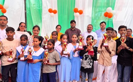 लखीमपुर खीरी : ऑपरेशन कायाकल्प के तहत मैलानी प्राथमिक विद्यालय को फर्नीचर और खेल उपकरण मिले