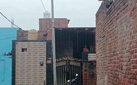 मथुरा : गोवर्धन की दलित बस्ती पर बिजली का खतरा