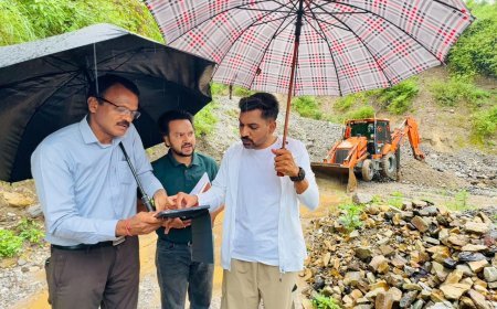देहरादून : DM ग्राउंड जीरो पर, बारिश प्रभावित क्षेत्रों का निरीक्षण