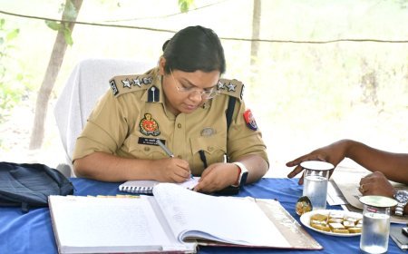लखीमपुर खीरी  :  थाना समाधान दिवस में एसपी ने सुनीं जन शिकायतें