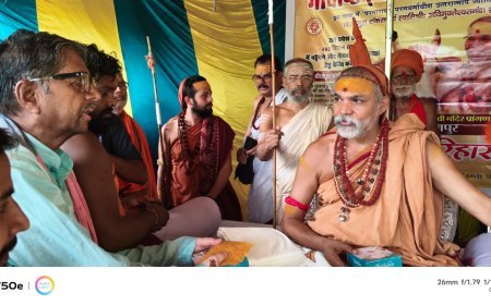 उन्नाव : बीघापुर के संदोही माता मंदिर के पावन प्रांगण में जगद्गुरु शंकराचार्य श्री अविमुक्तेश्वरानंद सरस्वती महाराज ने भक्तों को दिया आशीर्वाद