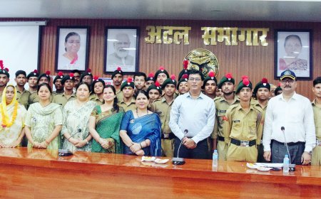 लखीमपुर खीरी : डीएम ने वीरों का किया सम्मान