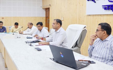 चमोली : लंबित शिकायतों की डीएम ने की समीक्षा ।