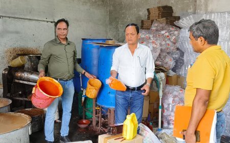 हरिद्वार : सॉस फैक्ट्री पर छापेमारी ।
