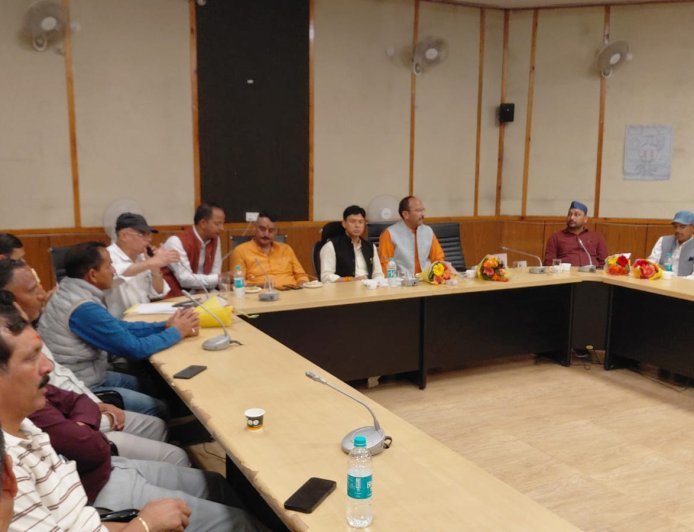 अल्मोड़ा : युवाओं के विकास और रोजगार सृजन पर सरकार की प्राथमिकता, कुंदन लटवाल ने की समीक्षा