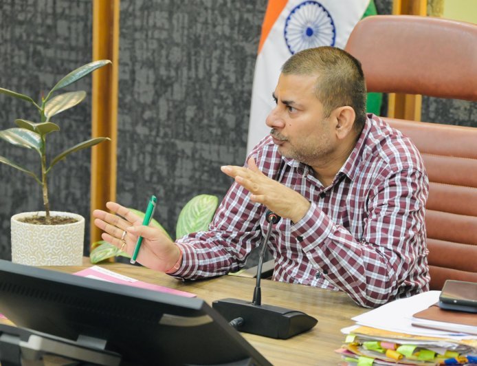 देहरादून : डीएम की बैठक, कारगिल विजय दिवस की तैयारियों को अंतिम रूप