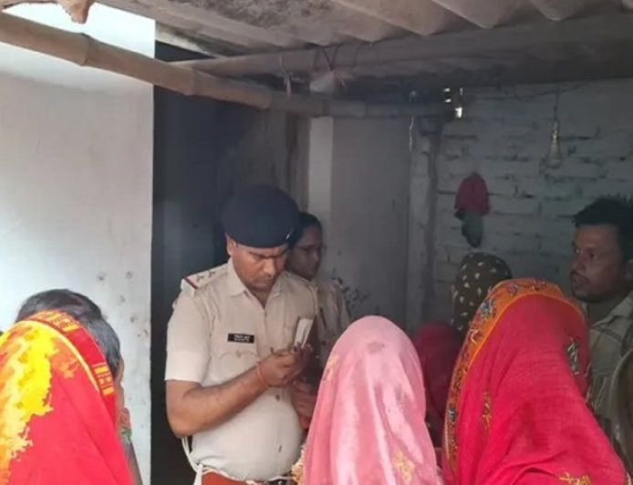 मुजफ्फरपुर: अवैध संबंध के शक में पत्नी की हत्या, दुबई से लौटे पति ने हंसिया से गला रेता