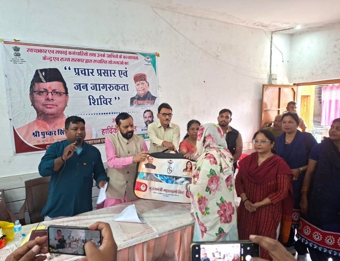 देहरादून : सफाई कर्मचारियों के लिए लगा बहुउद्देशीय शिविर