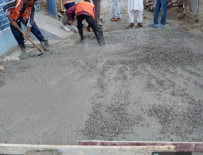 हरिद्वार : सीवरेज से खोदी सड़कें तेजी से हो रहीं दुरुस्त