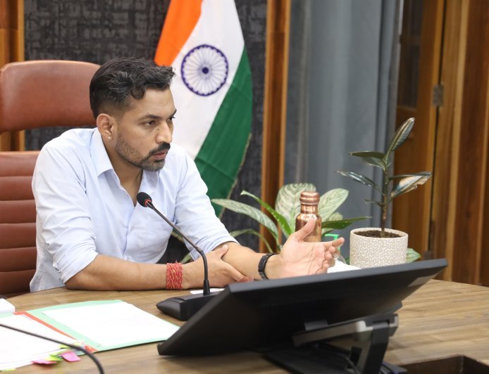 देहरादून : मानसून तैयारियों पर डीएम ने दिए सख्त निर्देश