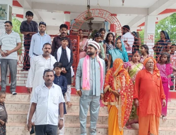 आज़मगढ़: ग्रामवासियों ने निभाई सामाजिक जिम्मेदारी, आर्थिक रूप से कमजोर बेटी का कराया विवाह