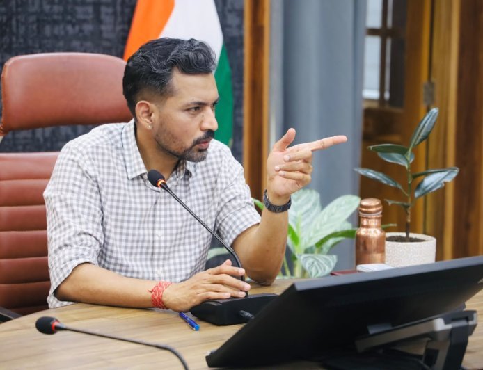 देहरादून : ई-ऑफिस व्यवस्था को प्रभावी बनाने के डीएम के निर्देश