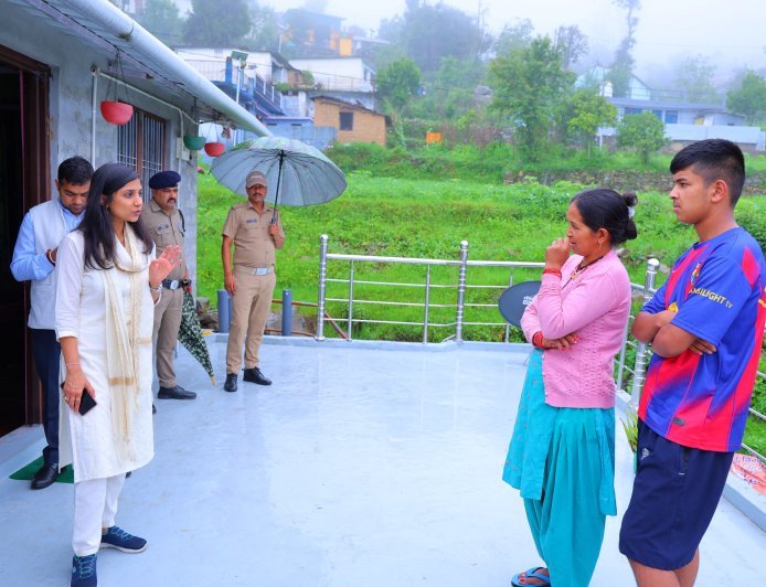 पौड़ी गढ़वाल : होमस्टे सुविधाओं का डीएम ने किया निरीक्षण, गुणवत्ता पर जोर