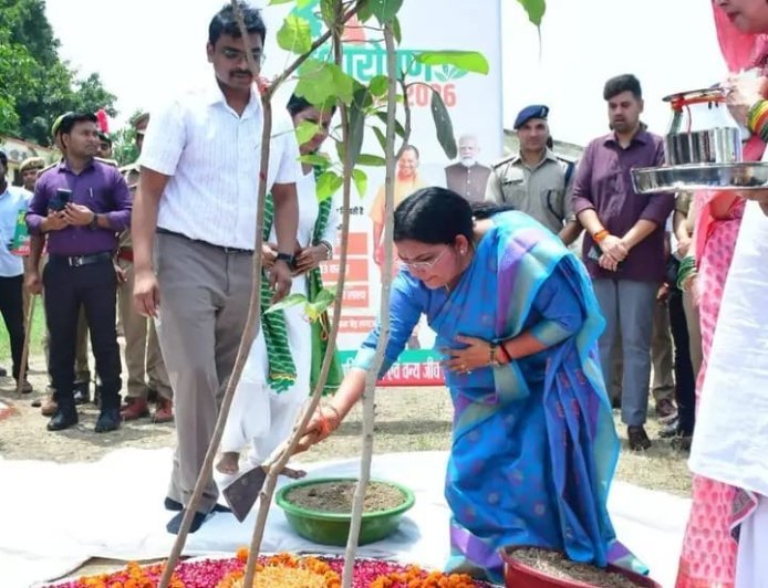 हरदोई : वृक्षारोपण महायज्ञ-2026, हरदोई ने लक्ष्य से अधिक 72.75 लाख पौधे रोपकर बनाया नया कीर्तिमान