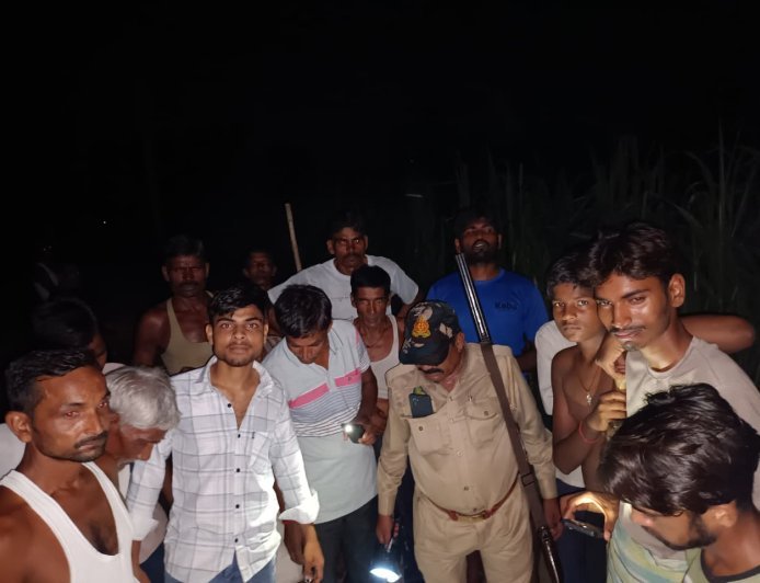 लखीमपुर खीरी : कैमासुर गांव में तेंदुए की दहशत, ग्रामीणों ने उठाई सुरक्षा की मांग ।