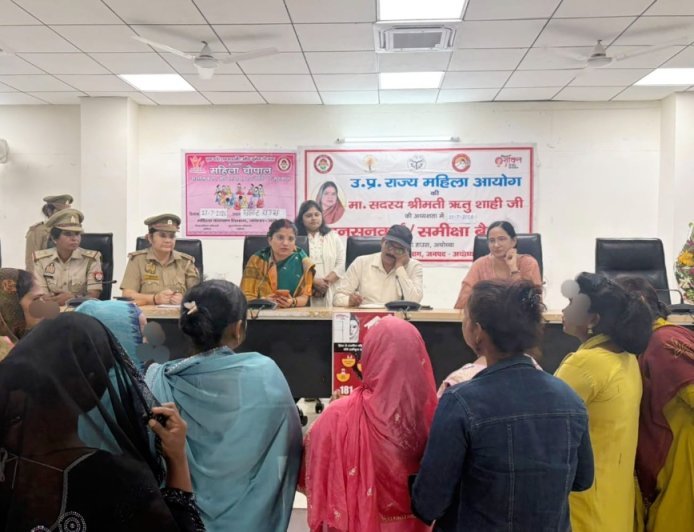 अयोध्या: महिला आयोग सदस्य ऋतु शाही ने सुनीं महिलाओं की समस्याएं, 19 शिकायतों का मौके पर निस्तारण