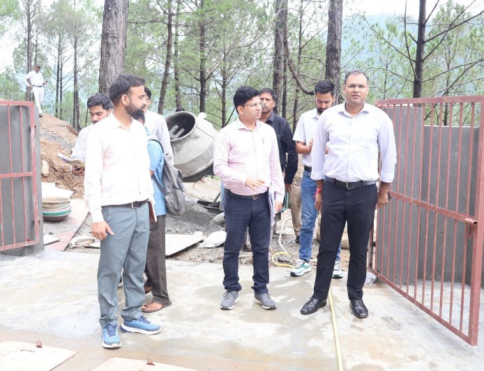 चमोली : कर्णप्रयाग पेयजल योजना का डीएम ने किया निरीक्षण, कार्य में तेजी के निर्देश ।