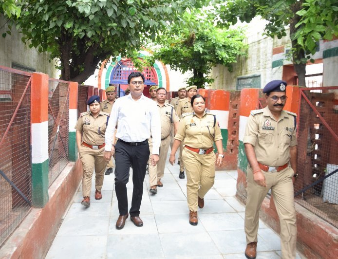 लखीमपुर खीरी : जिला जेल का औचक निरीक्षण