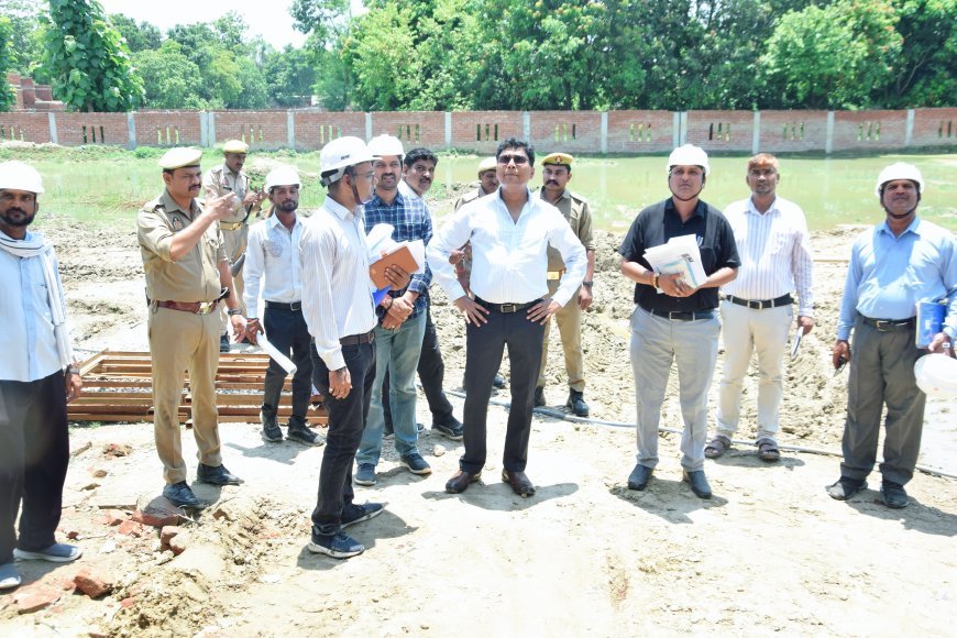 लखीमपुर खीरी : 22.83 करोड़ के मुख्यमंत्री मॉडल स्कूल निर्माण का डीएम अंजनी कुमार सिंह ने किया निरीक्षण