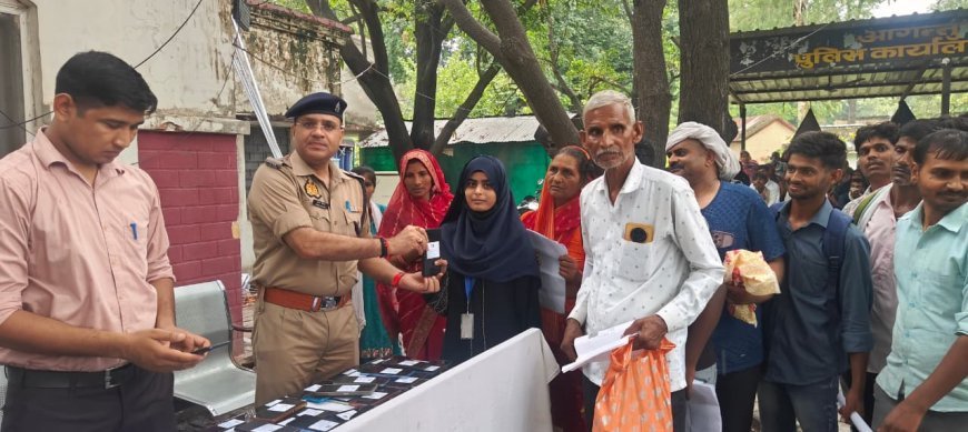 हरदोई : हरदोई पुलिस का सफल अभियान, 30 लाख रुपये के 167 गुमशुदा मोबाइल बरामद