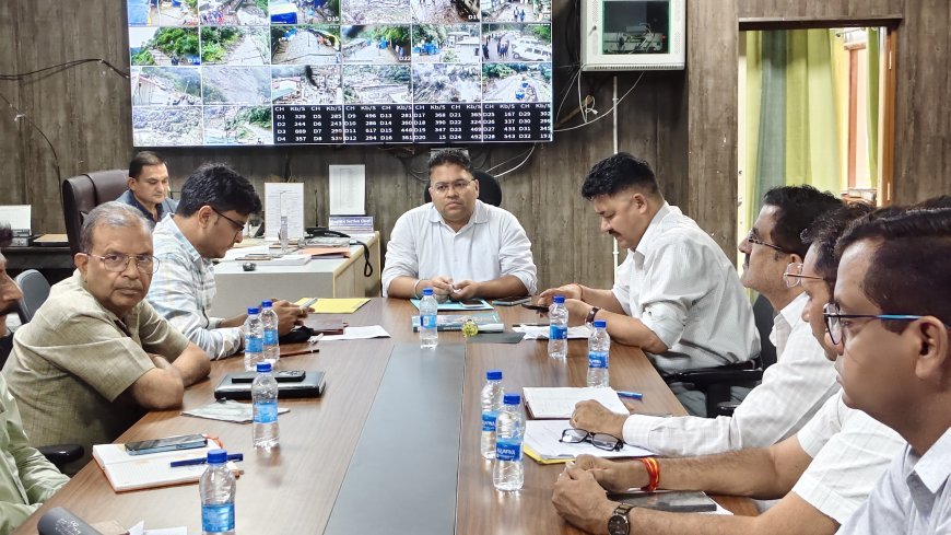 रुद्रप्रयाग : भारी बारिश पर रुद्रप्रयाग प्रशासन अलर्ट, डीएम ने कंट्रोल रूम से की तैयारियों की समीक्षा