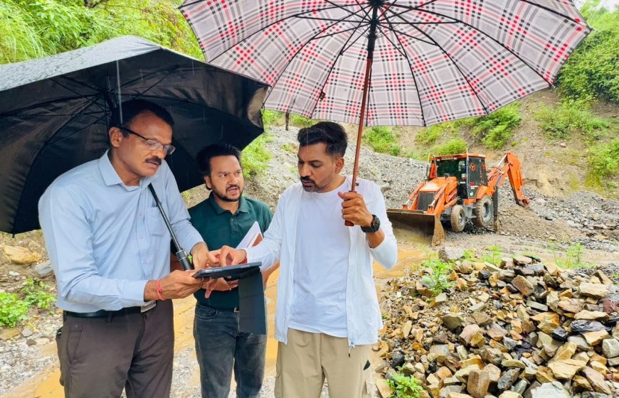 देहरादून : DM ग्राउंड जीरो पर, बारिश प्रभावित क्षेत्रों का निरीक्षण