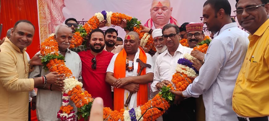 उन्नाव : करौली शंकर महादेव का पुष्प फाउंडेशन के पुष्पेन्द्र सिंह ने ऊंचगाँव कस्बे में किया स्वागत