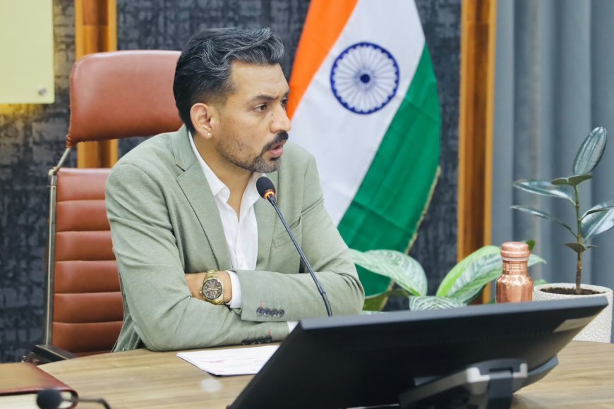 देहरादून : एड्स नियंत्रण अभियान की समीक्षा ।