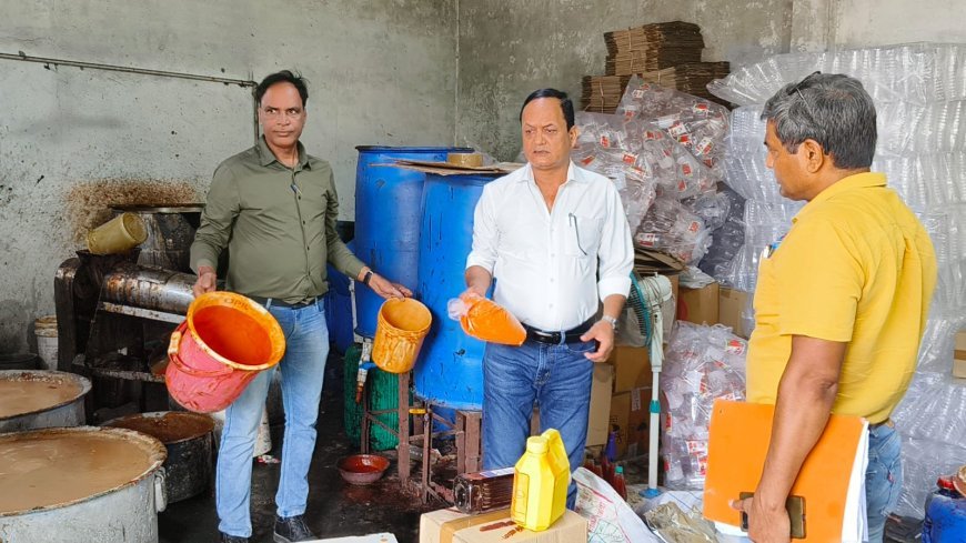 हरिद्वार : सॉस फैक्ट्री पर छापेमारी ।