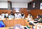 लंबित मामलों के निपटारे में तेजी लाएं अधिकारी, लोगों को समय पर मिले न्याय-मंडलायुक्त मोनिका मलिक
