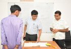 लखीमपुर खीरी : डीएम बने ‘केमिस्ट्री के सर’, बच्चों से पूछे सवाल