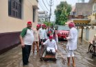 मूसलाधार बारिश से हरदोई नगर जलमग्न, सड़कों परसपा नेता ने चलायी नाव—नगरपालिका के दावों पर उठे सवाल