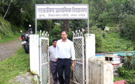 चमोली : एसआईआर कार्यों का डीएम ने किया निरीक्षण