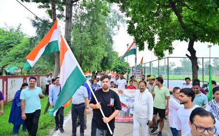 तिरंगे के साथ निकली यूथ कनेक्ट रैली, देशभक्ति के नारों से गूंजा शहर
