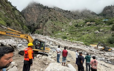 चमोली : तमक नाले में ह्यूम पाइप डालकर अस्थाई मार्ग निर्माण तेज