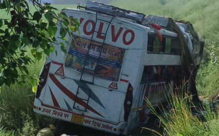 लखीमपुर खीरी : उचौलिया में कांवड़ यात्रियों से भरी बस खाई में पलटी, एक की मौत