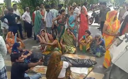 लखीमपुर खीरी : मारपीट में बुजुर्ग की मौत, शव रखकर सड़क जाम