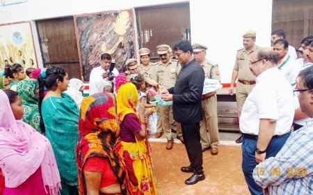 लखीमपुर खीरी : जेल में गूंजा देशभक्ति का रंग, सफाई कर्मियों का हुआ सम्मान