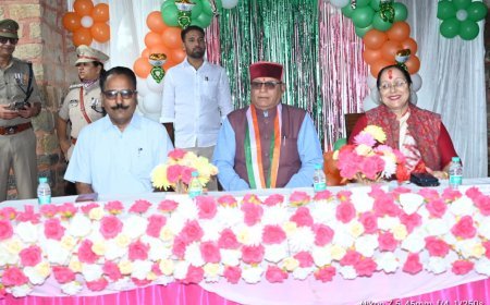 नैनीताल :  नैनीताल में धूमधाम से मना 80वां स्वतंत्रता दिवस, प्रभारी मंत्री खजान दास ने फहराया तिरंगा  ।